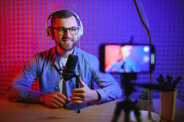 Quels conseils pour créer un podcast sur l'histoire locale avec des interviews de résidents?