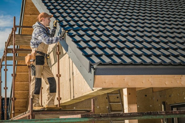 Dégâts de toiture : comment agir après une tempête ?